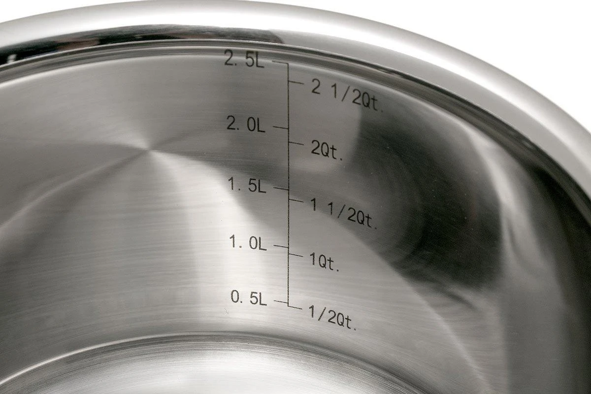 Le Creuset 3-ply Stielkasserolle Mit Deckel, 18 Cm, 2,8L 5 Le Creuset 3-ply Stielkasserolle Mit Deckel, 18 Cm, 2,8L – Bild 3