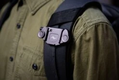 Peak Design Capture Fernglas/ Kameraclip (V3) Schwarz, CC-BK-3 11 Peak Design Capture Fernglas/ Kameraclip (V3) Schwarz, CC-BK-3 -Victorinox Verkäufe PD155CCBK3 05 peak design