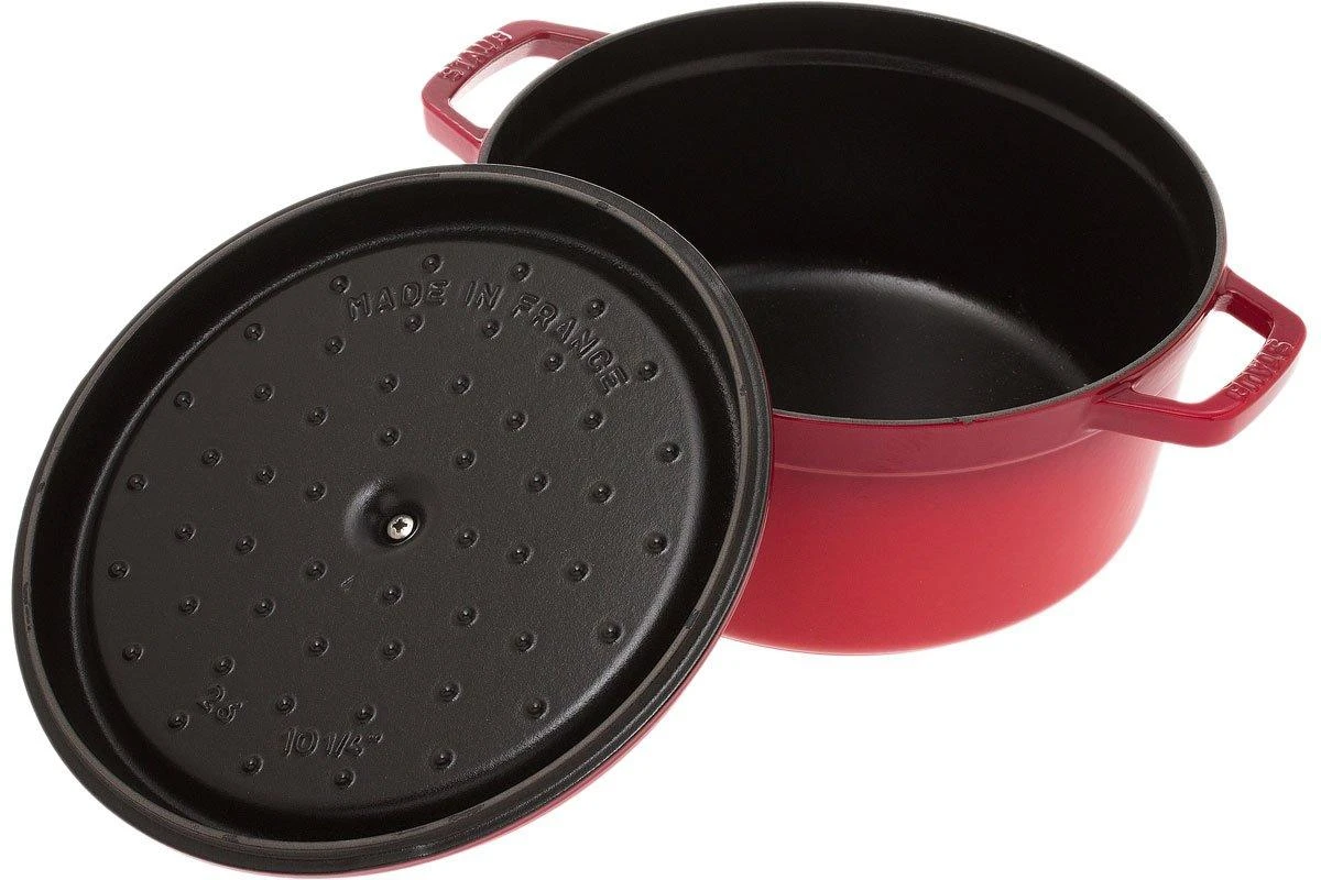 Staub Cocotte / Bräter 26cm, 5,2L, Rot Mit Dämpfeinsatz 5 Staub Cocotte / Bräter 26cm, 5,2L, Rot Mit Dämpfeinsatz – Bild 3