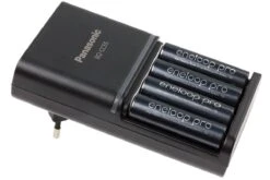 Panasonic Eneloop BQ-CC55 Schnelllader + 4x NiMh AA 2500 MAh Batterien