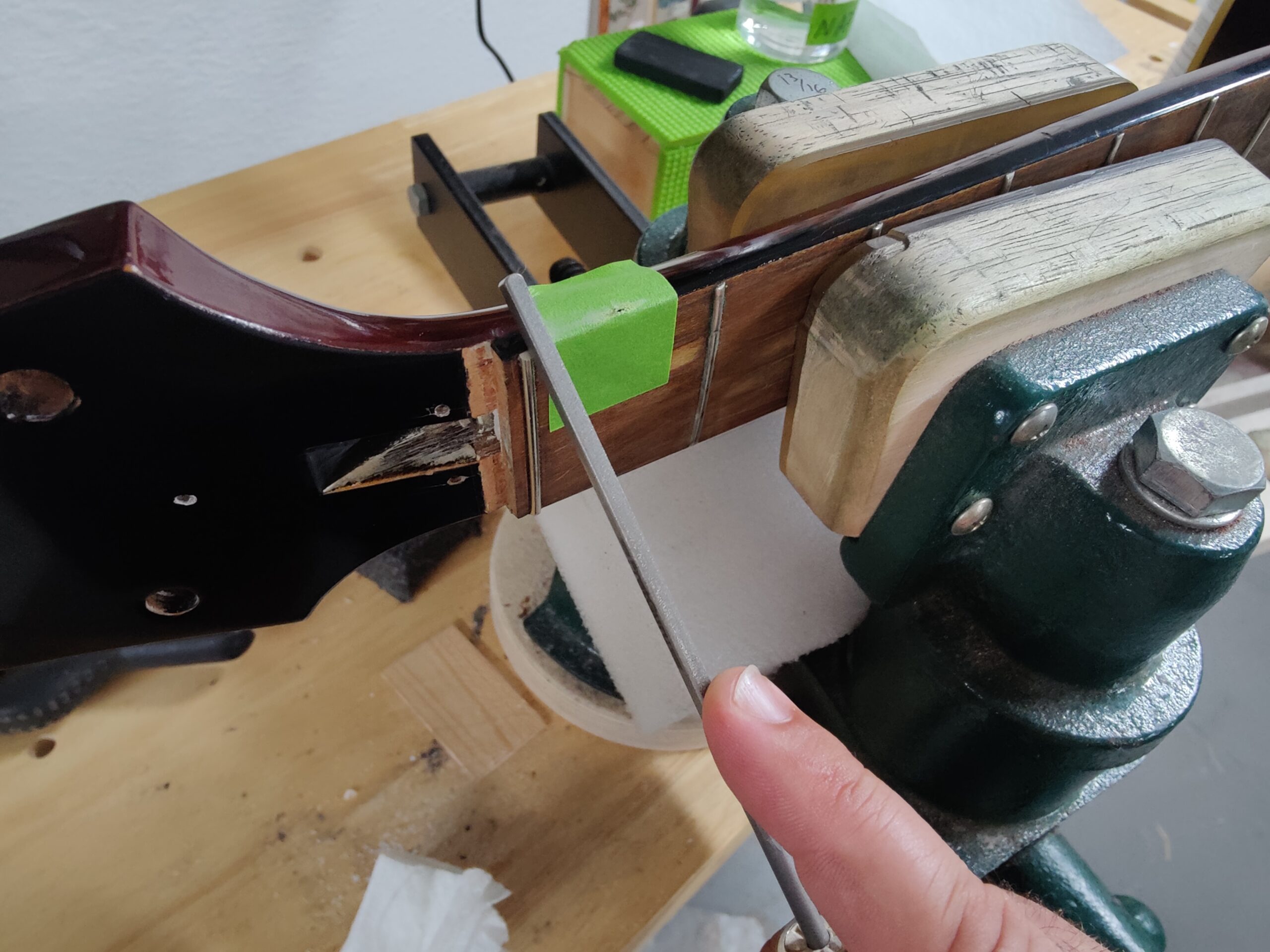 Victorinox Verkäufe -Victorinox Verkäufe zero fret swap pickguard re glue headstock veneer finish repair 06 scaled 1